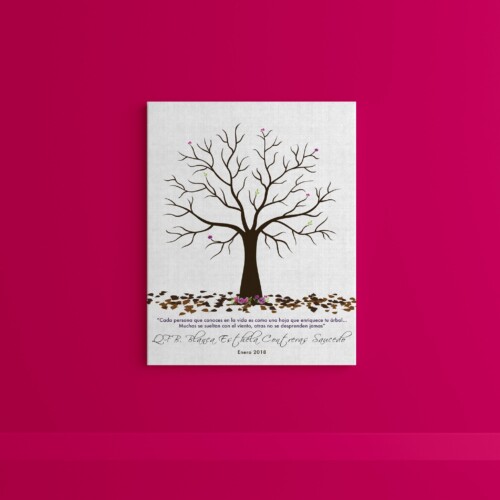 Árbol de huellas con hojitos sobre el suelo para celebrar momentos especiales como Jubilación, Posadas, Eventos corporativos y más